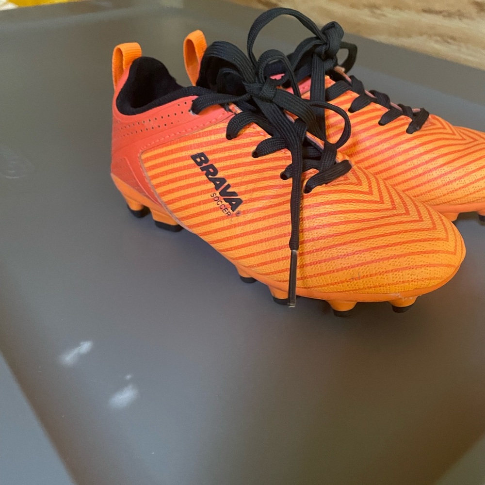 Youth Brava Sports Soccer Cleats Orange and Black Size 11D Gently Preowned